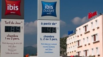 installation d'un afficheur de prix Stramatel à Ibis hôtel