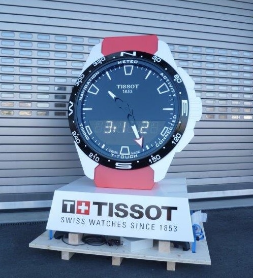 chronometre integre dans un totem tissot