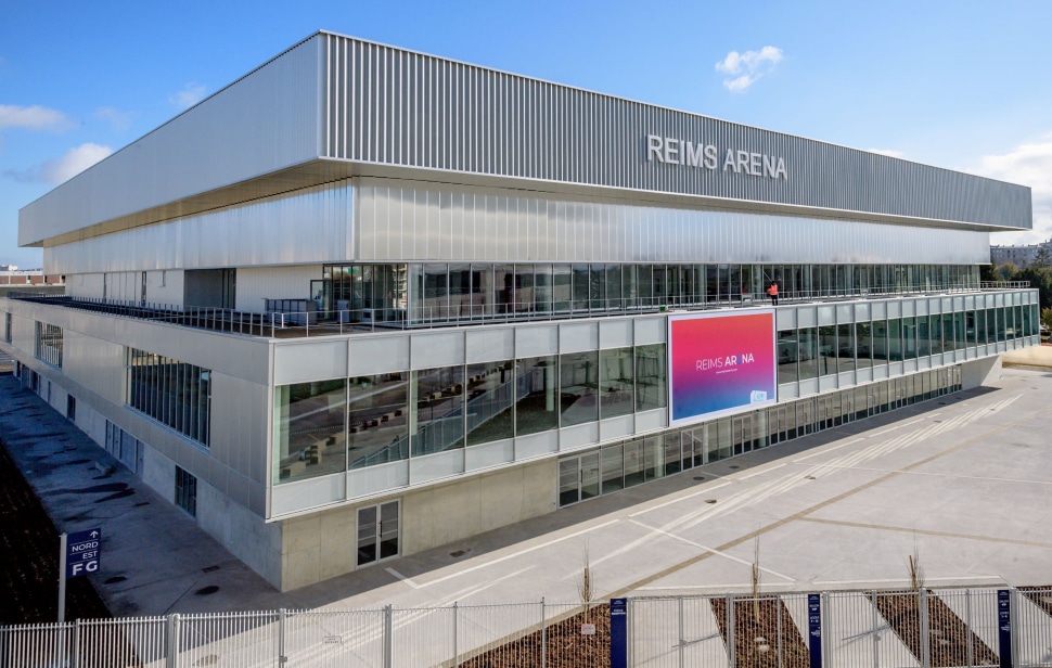 Ecran vidéo géant LED extérieur 55,3m² Stramatel à la Reims Arena