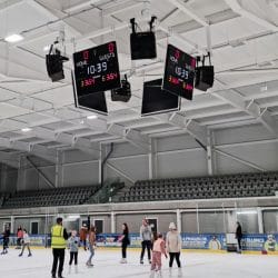 Cube d'afficheurs de scor hockey sur glace Stramatel à la Planet Ice Coventry