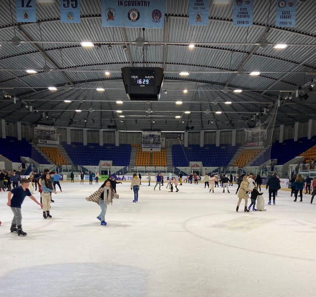 Cube d'afficheurs de scor hockey sur glace Stramatel à la Planet Ice Coventry