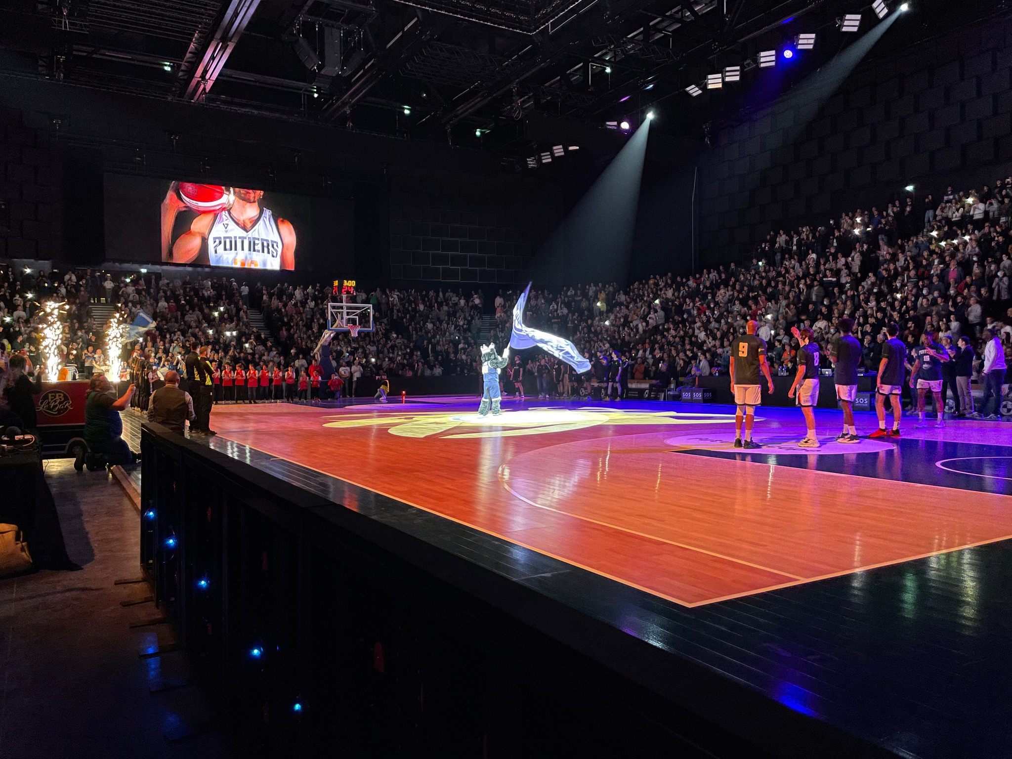Premier match du Poitiers Basket 86 à l'Aréna du Futuroscope le mardi 12 avril face au LyonSO en championnat NM1