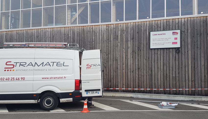 panneau nombre de jours sans accident pour l'affichage de la sécurité au travail sur le site SNCF C2MI de Nantes