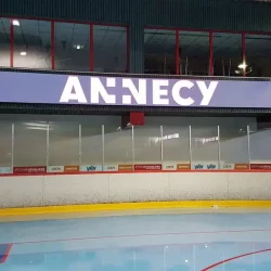 bandeau video Stramatel à la patinoire d'Annecy