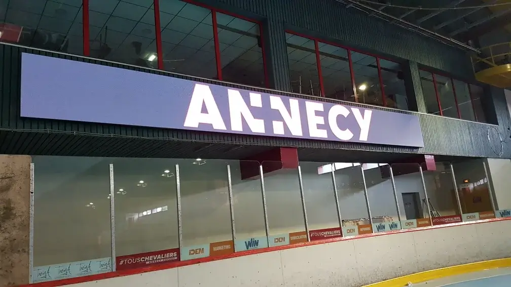 ecran bandeau vidéo patinoire annecy