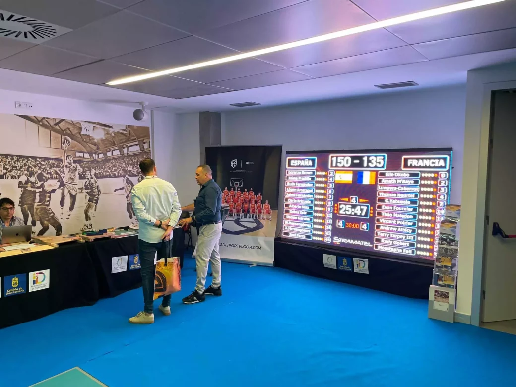 Présentation des afficheurs sportifs Stramatel aux congrès du sport aux Canaries