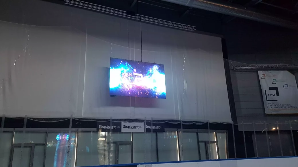 Animation sur l'écran vidéo de la patinoire de Strasbourg