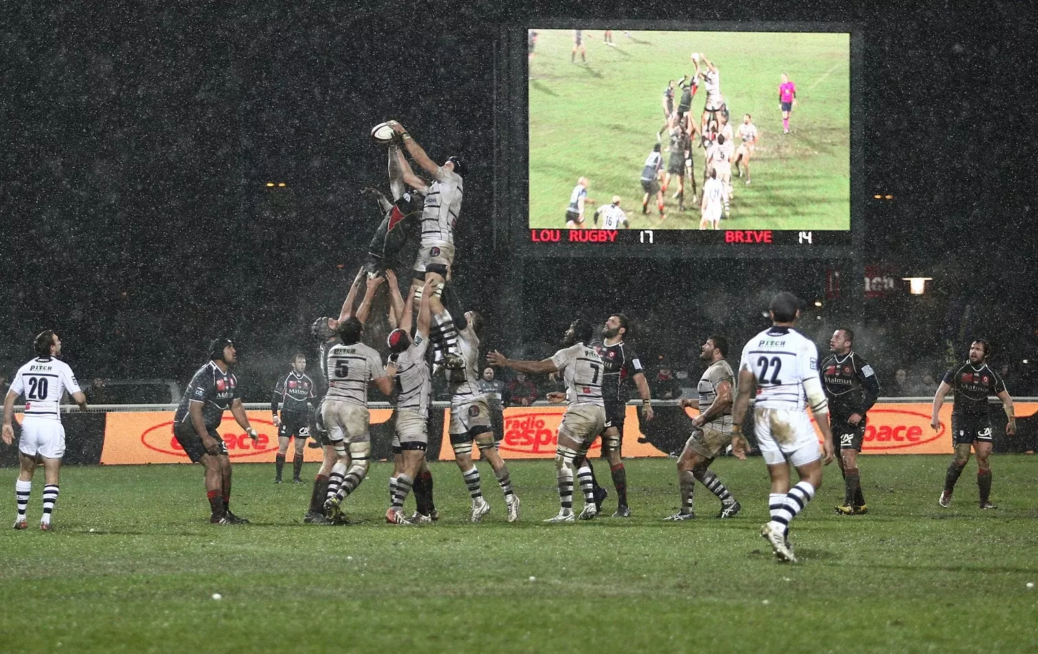 club du Lou Rugby et écran vidéo stade Stramatel