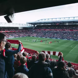 Supporter dans un stade de football