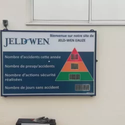 afficheur de sécurité Stramatel sur les sites français de l'entreprise Jeld Wen