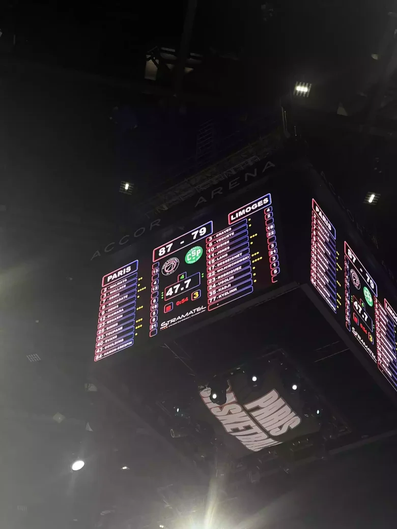 Cube vidéo Led de l'Accor Arena pour le Paris Basketball - SL Video System