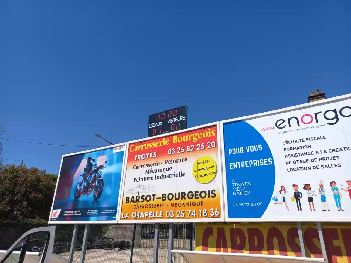 afficheur de score Stramatel FRB stade Gaston Arbouin à Troyes