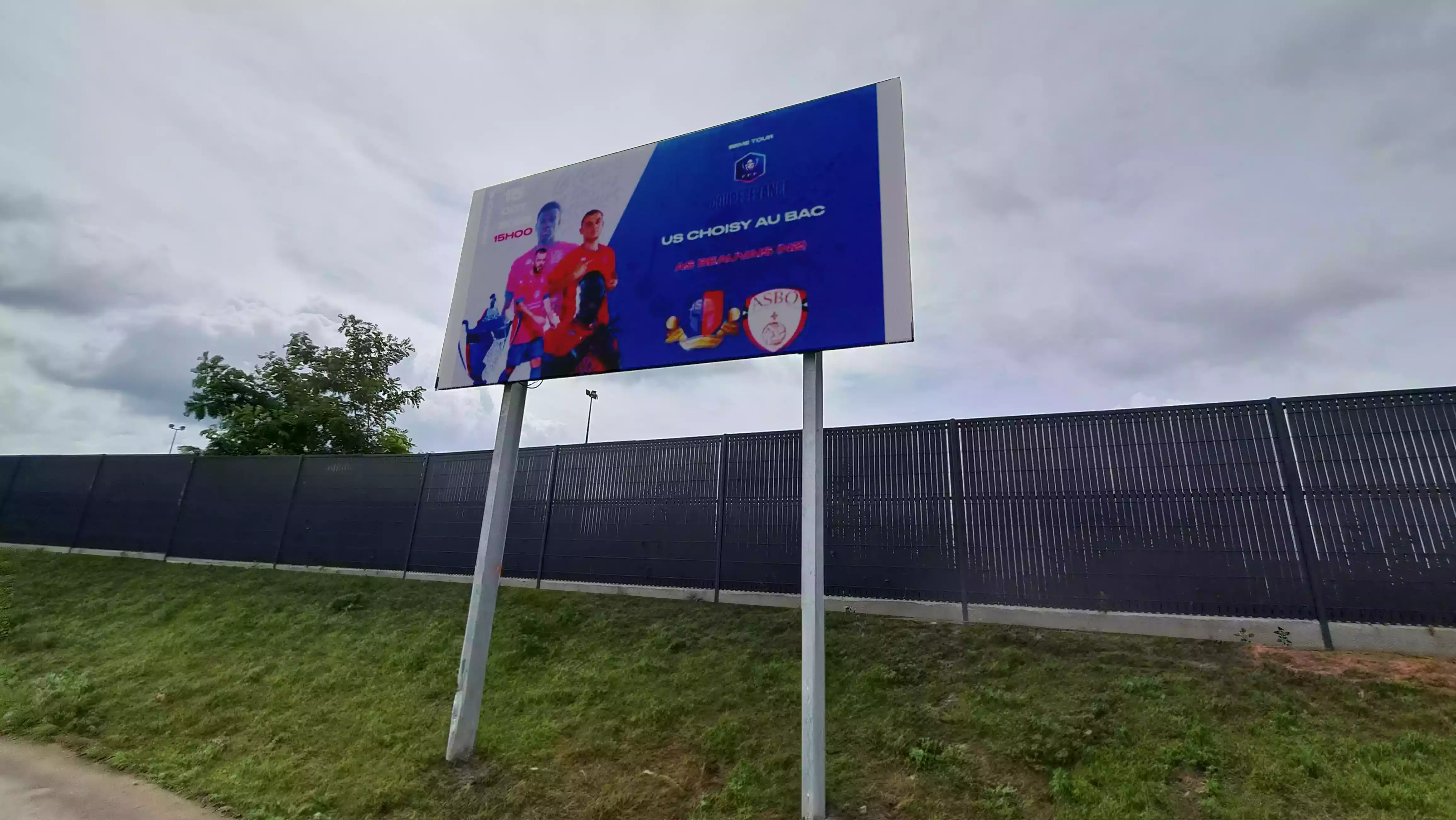 écran vidéo LED Stramatel pour le club de football de Choisy-au-bac