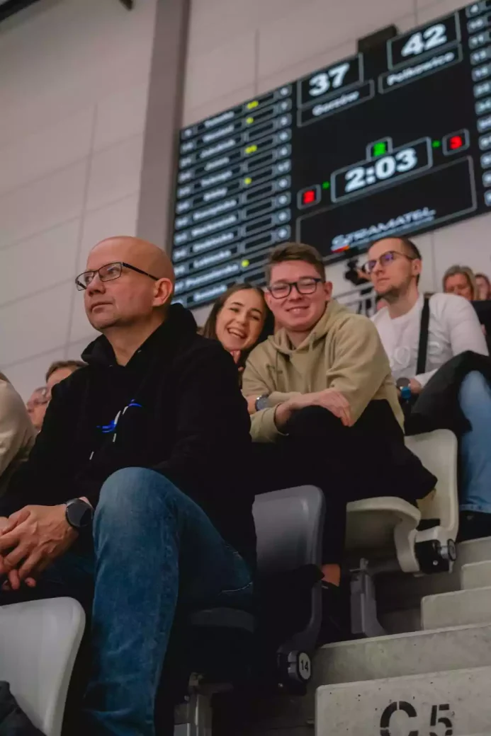 spectateurs de l'arena de gorzow et écran vidéo piloté par le SL Video System de Stramatel