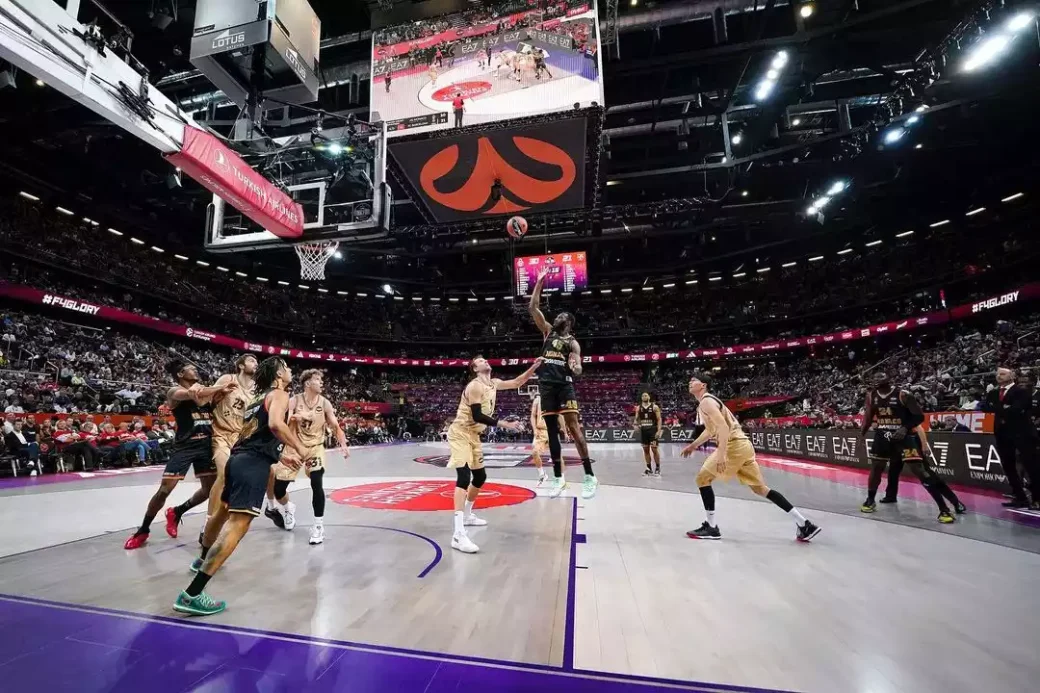 Installation Stramatel dans l'arena de Kaunas en Lituanie lors des Final Four de l'Euroleague 2023