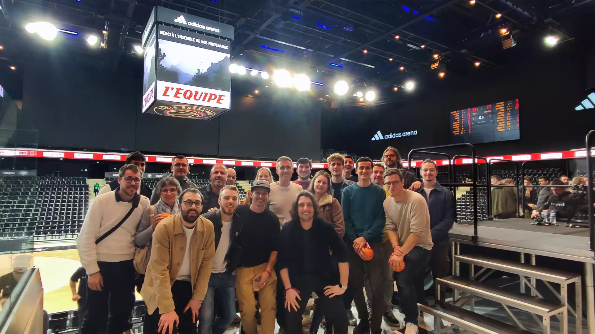 équipe Stramatel en visite à l'Adidas Arena