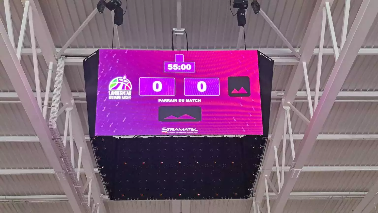 Cube vidéo LED 4 faces - Landerneau Bretagne Basket