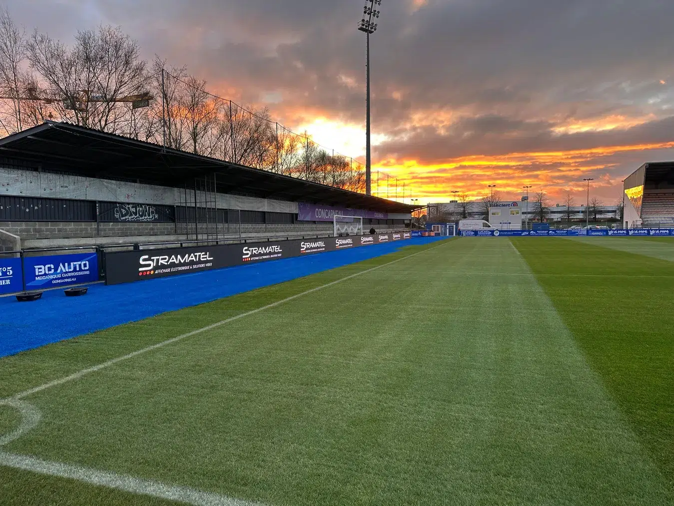 tours de terrain vidéo LED Stramatel - stade de football de l'US Concarneau