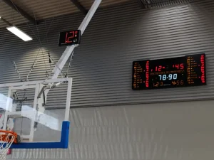 afficheur de score MB7120-2 et afficheur SC24 Stramatel dans la salle de sport de Geispolshiem