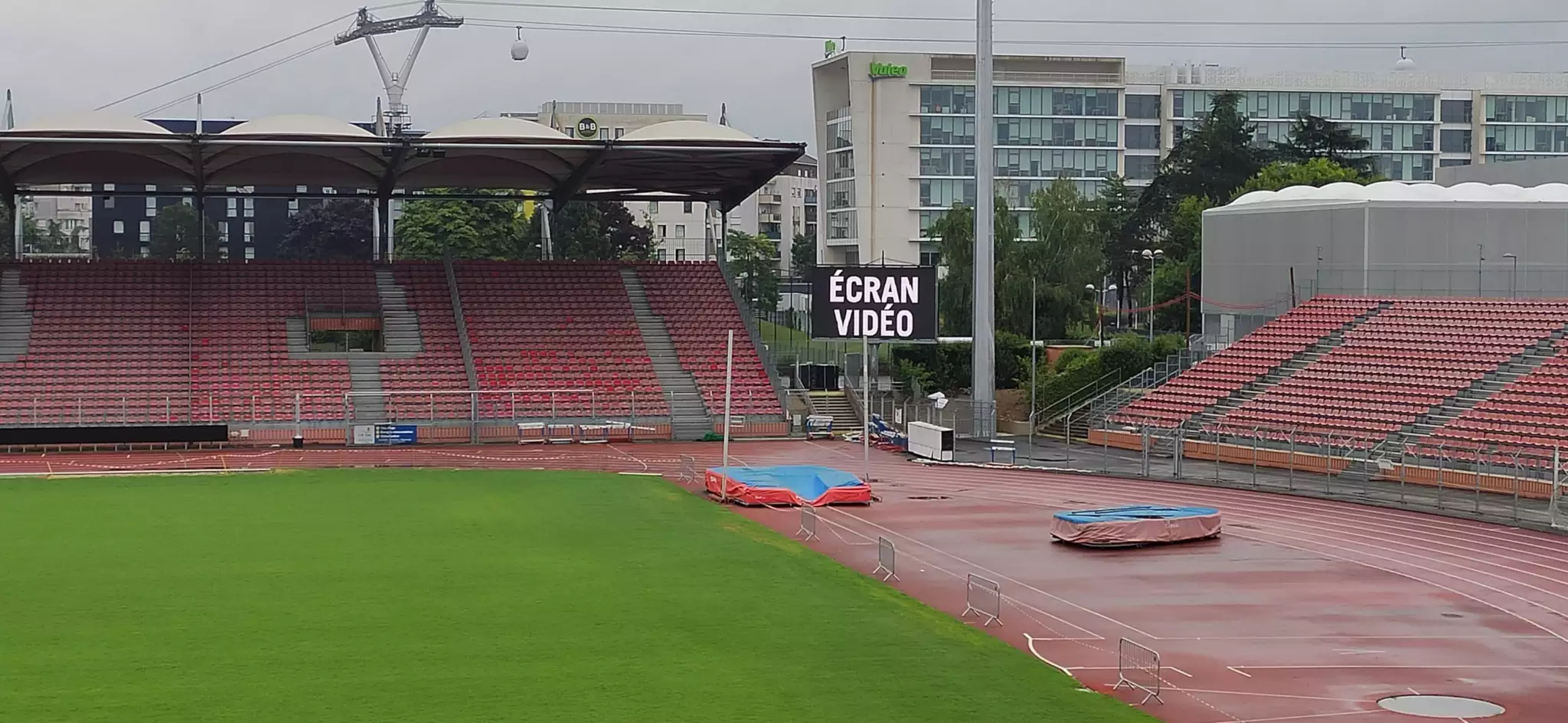 écran vidéo LED Stramatel - Stade duvauchelle - US créteil - football