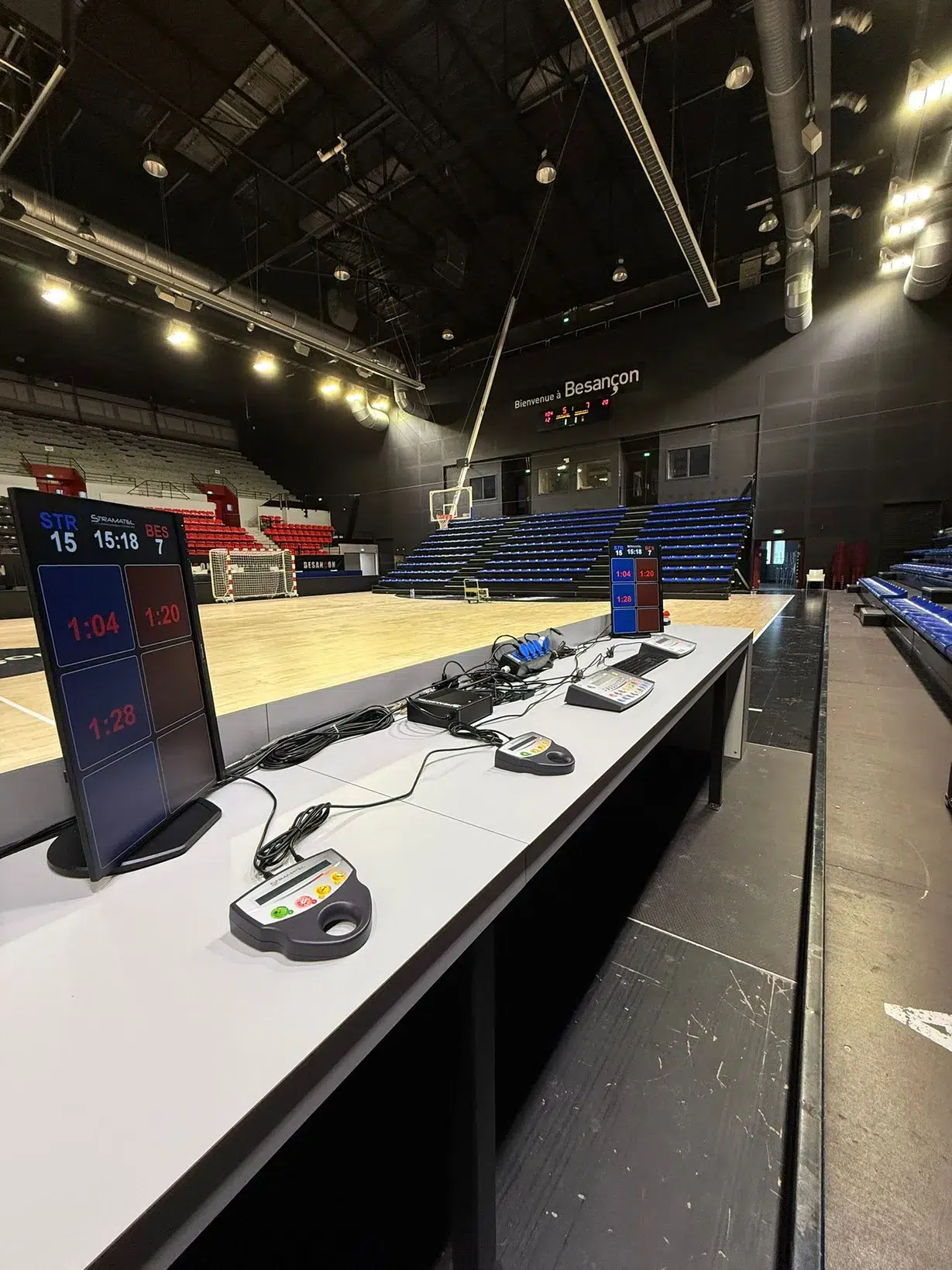 Installation affichage handball LNH 2025 Palais Sports Besançon Stramatel