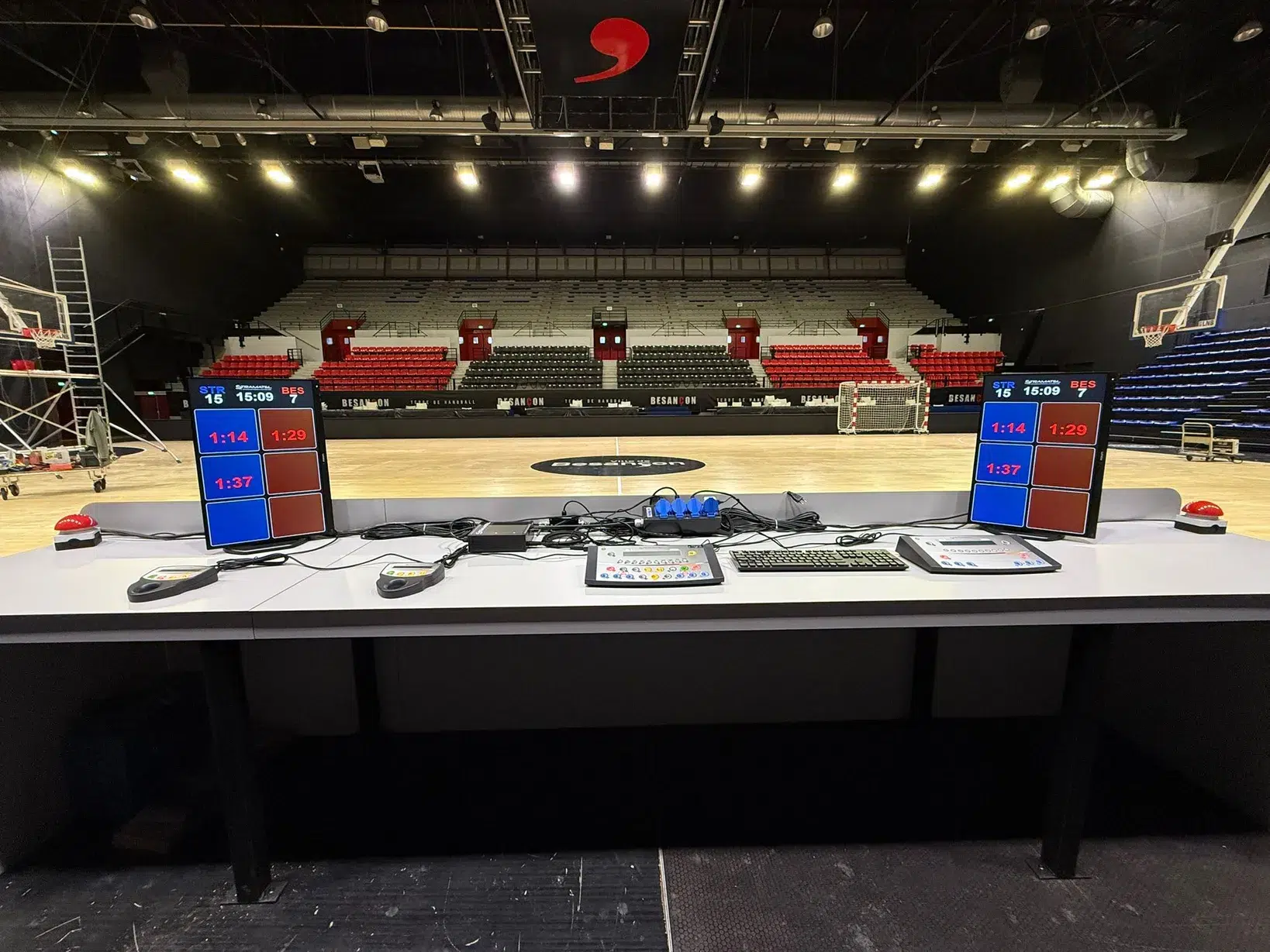 Installation affichage handball LNH 2025 Palais Sports Besançon Stramatel
