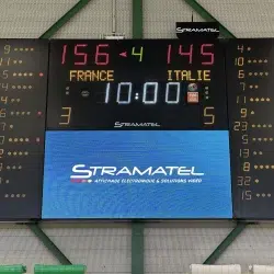 Tableau de score Stramatel 452 MB7120-2 avec écran vidéo au Palais des Sports de Bondy