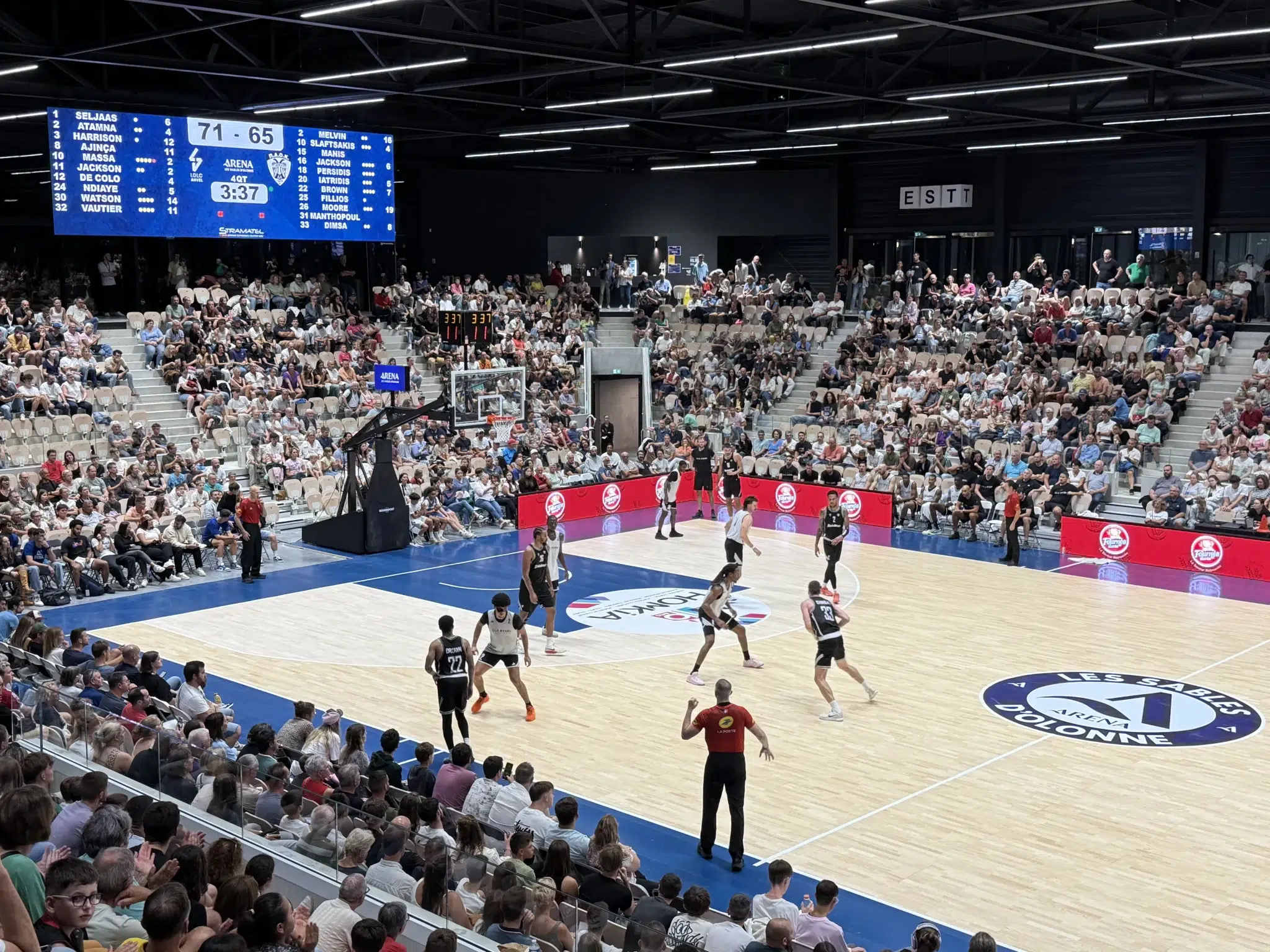 installation vidéo et affichage du score Stramatel à l'aréna des sables d'olonne
