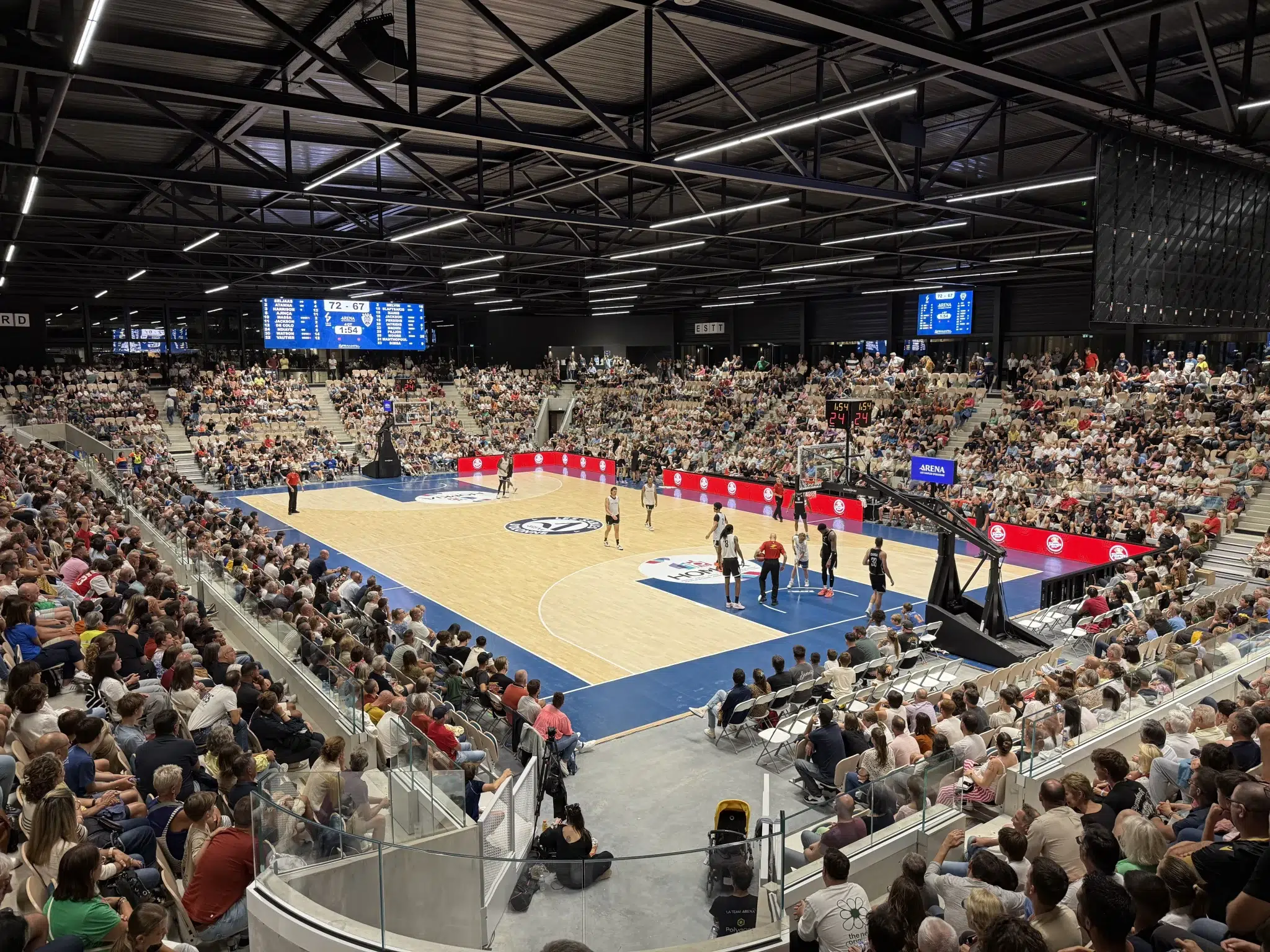 installation vidéo et affichage du score Stramatel à l'aréna des sables d'olonne