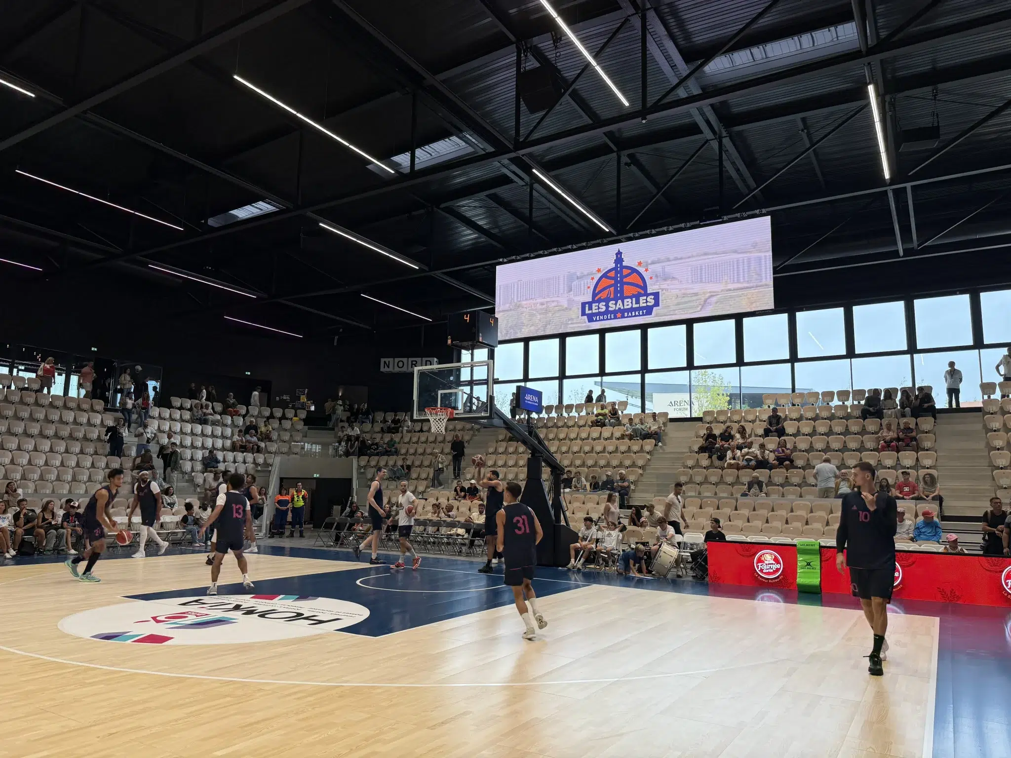 installation vidéo et affichage du score Stramatel à l'aréna des sables d'olonne