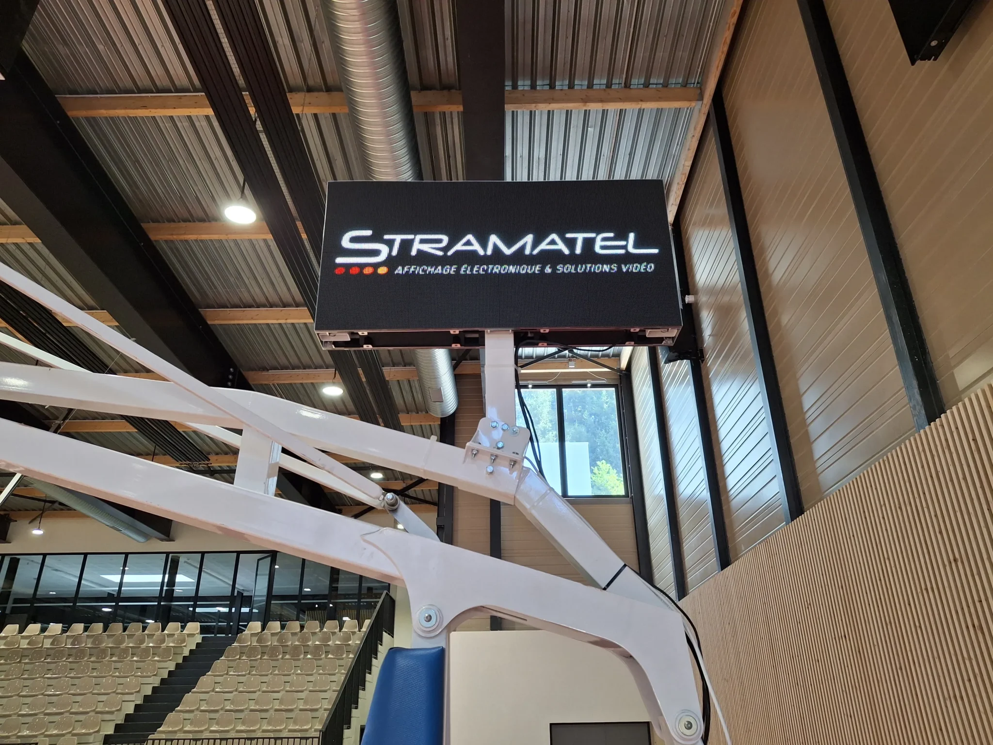 dynamic LED double face Stramatel gymnase de Tarare