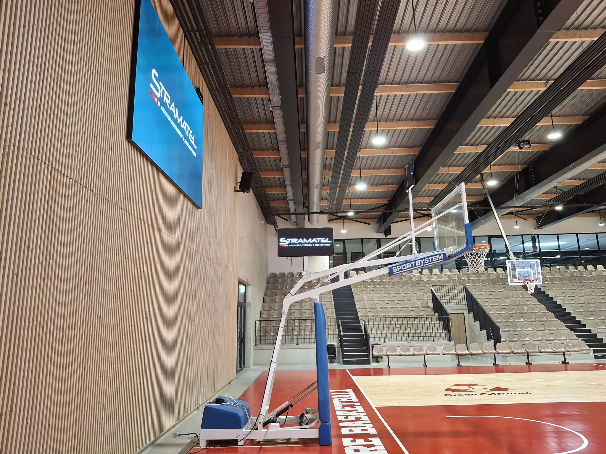 écran vidéo LED 10m² Stramatel et dynamic led double face gymnase Tarare