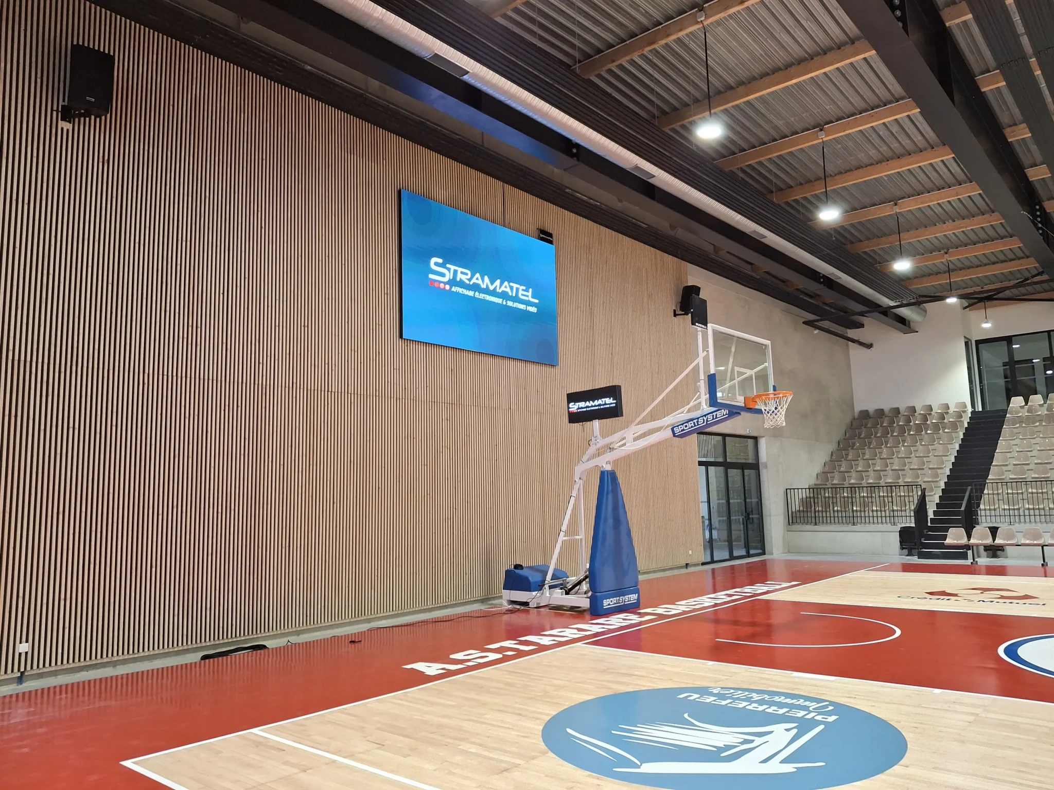 écran vidéo LED 10m² Stramatel et dynamic led double face gymnase Tarare