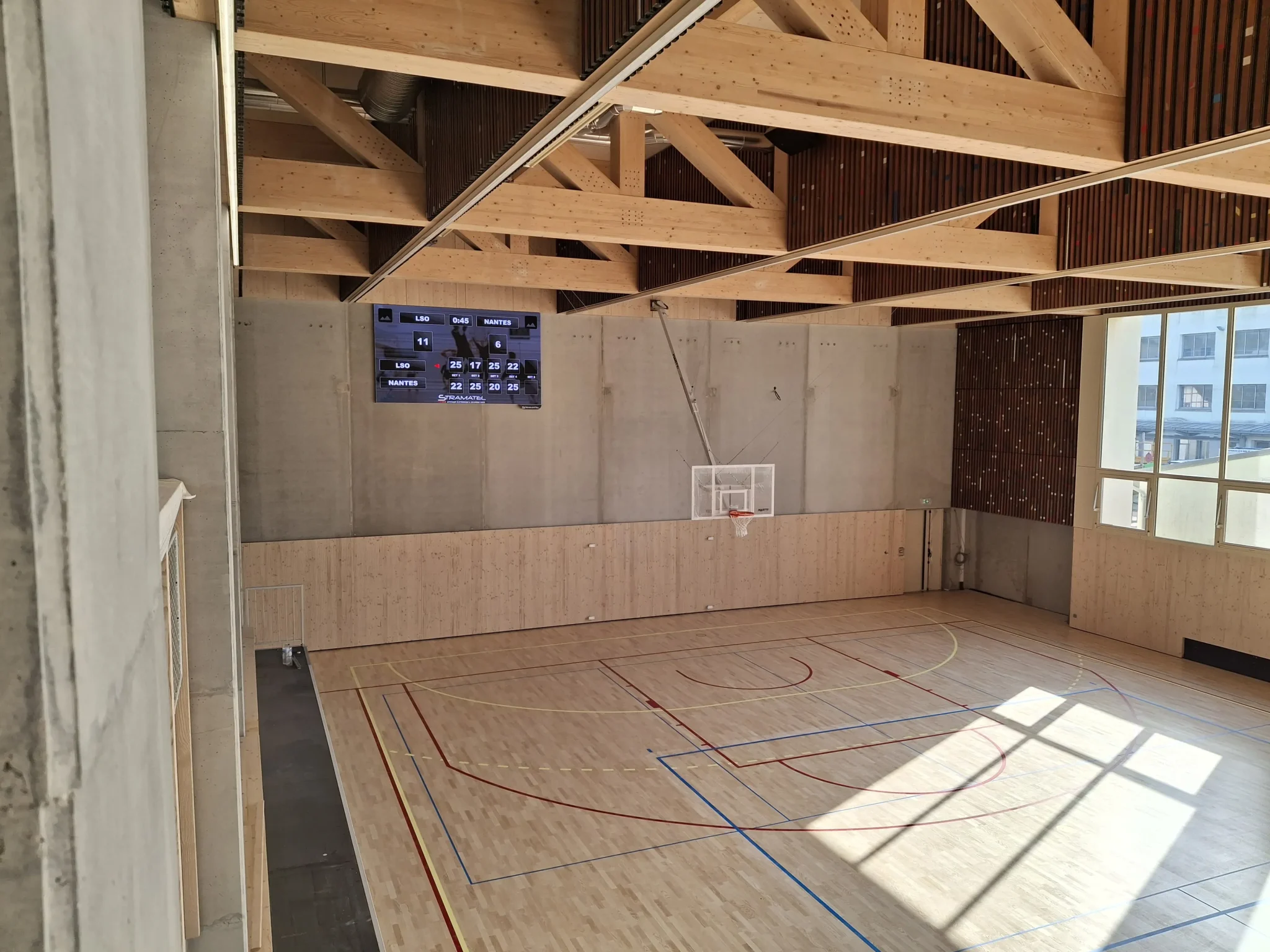 Écran vidéo LED Stramatel 7m² au Gymnase du Centre des Sables d’Olonne