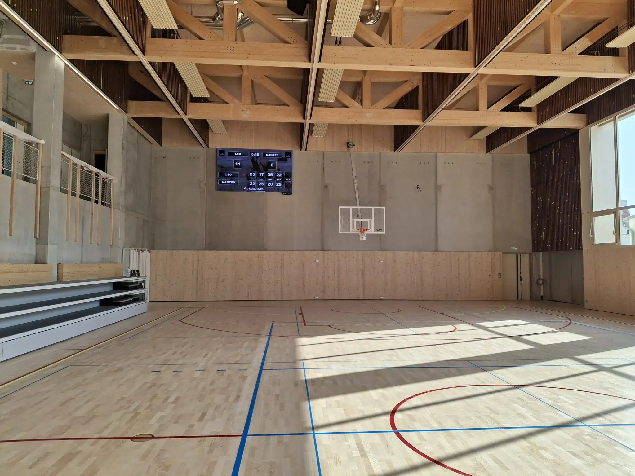 Écran vidéo LED Stramatel 7m² au Gymnase du Centre des Sables d’Olonne