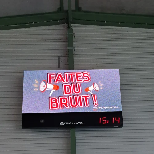 Installation d'un SL Video Scoreboard Stramatel dans le gymnase de la ville de Charnas