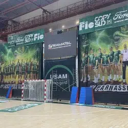 écran vidéo Stramatel dans la salle Le Parnasse - Handball Nîmes